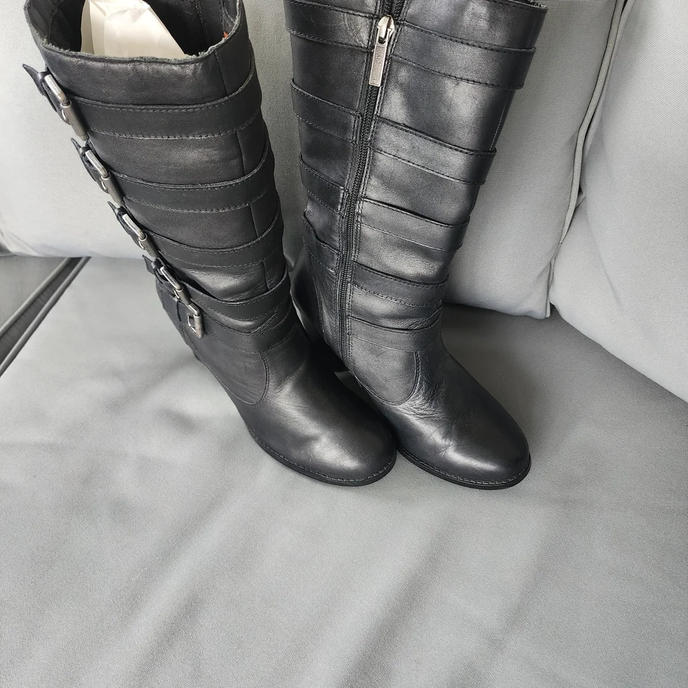Harley-Davidson Black Strapped Leather Heeled Knee Boots - Picture 3 of 7